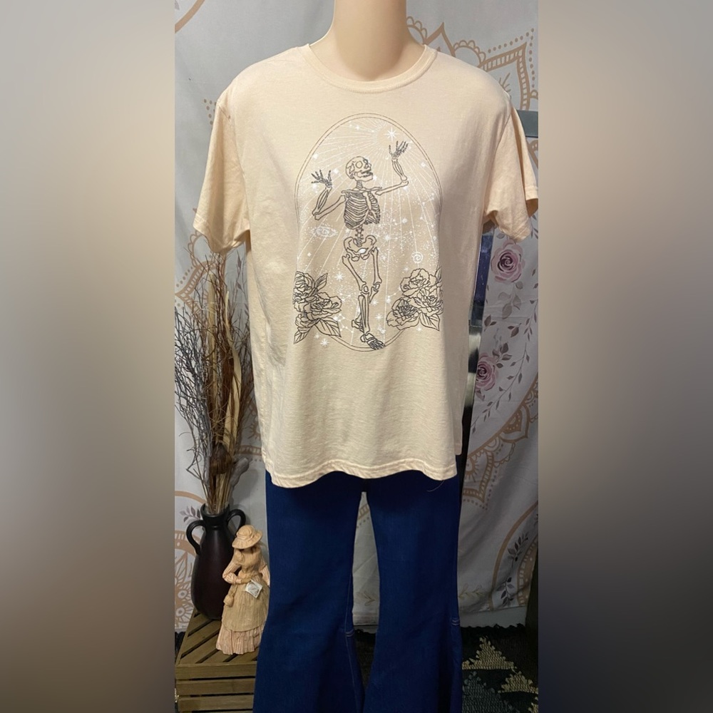 Mighty Fine Skeleton and Roses Peach Colored T-shirt size Medium